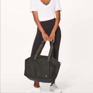 LULULEMON free to be gym travel bag